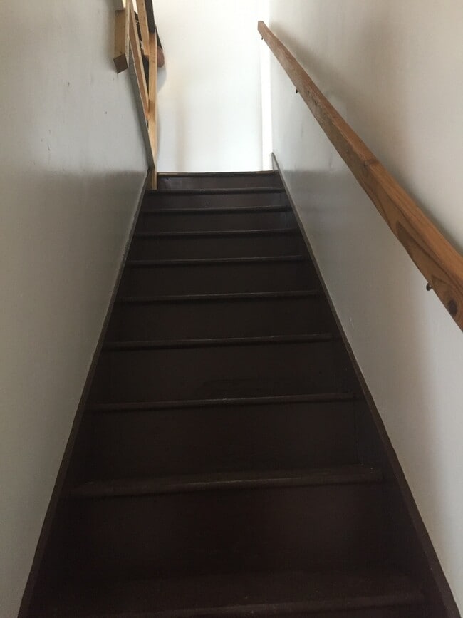 Foto del edificio - Large 2nd Floor, 4 Bedroom Apartment in York City Near Farquhar Park