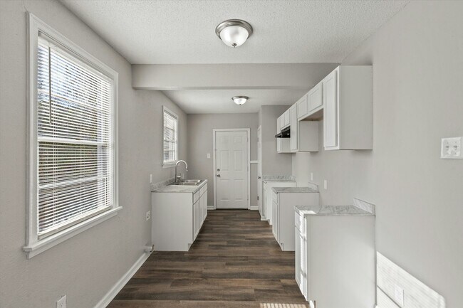 Building Photo - 1779 Preston St