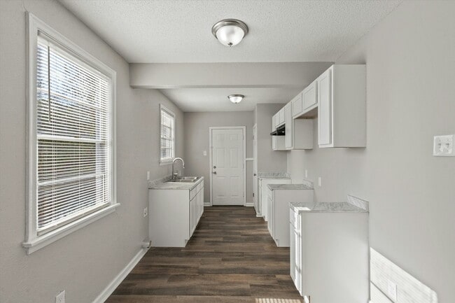 Photo - 1779 Preston St House