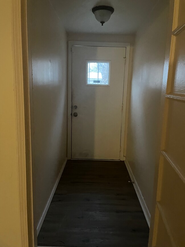 Foyer - 18069 Weston Rd