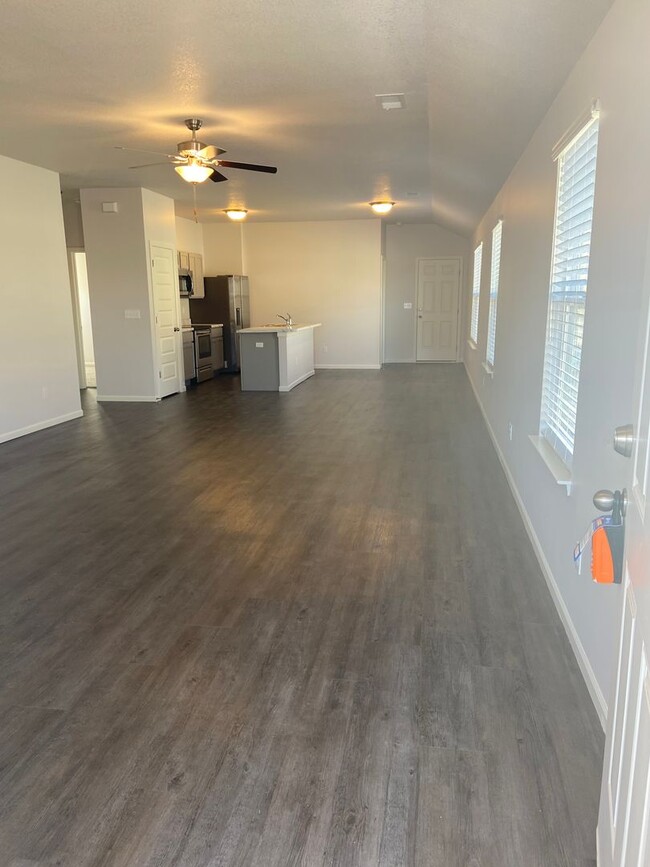 Building Photo - *Pre-leasing* Three Bedroom | Two Bath