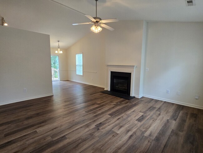 Foto del edificio - 2447 Mid Salem Dr