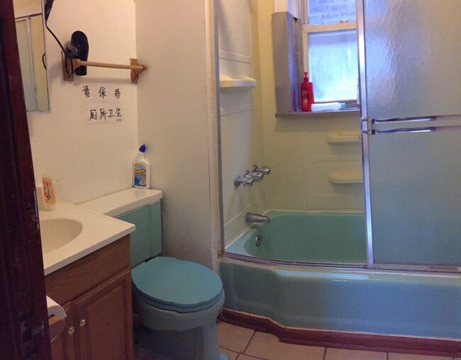 Foto del edificio - 1315 W 31st St