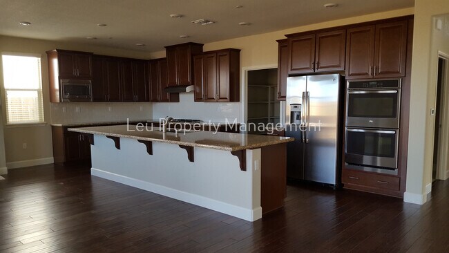 Foto del edificio - 5074 Sycamore Canyon Dr