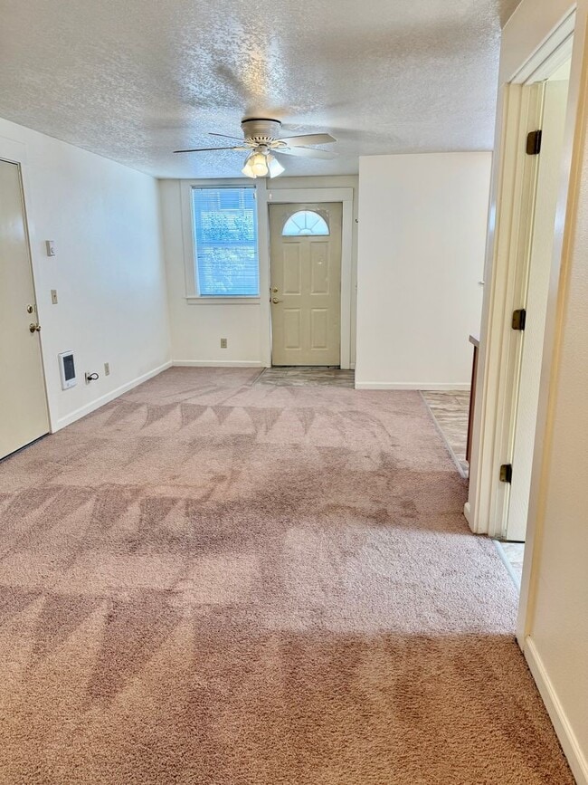 Building Photo - Studio unit in SW Portland