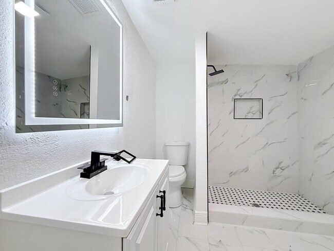 Foto del edificio - 8414 N 20th St
