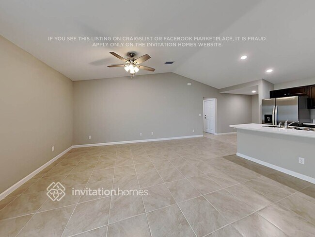 Foto del edificio - 802 SW Tulip Blvd