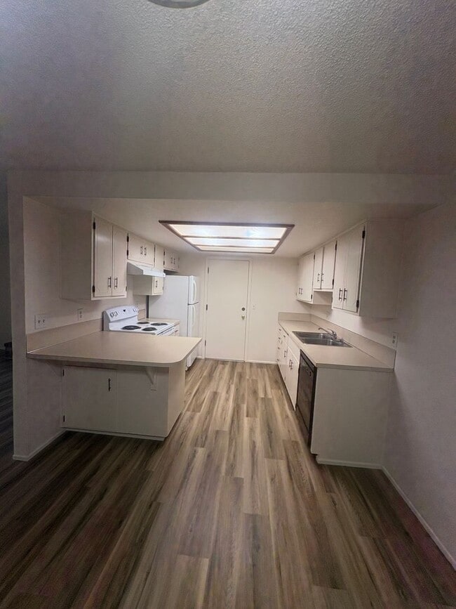 Foto del edificio - 3 Bedroom, 2 Bathroom House in Bethel-Dane...