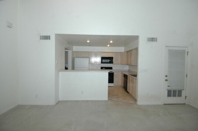 Foto del edificio - 3 Bedroom Townhome for Rent