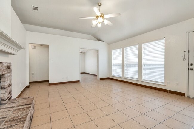 Building Photo - Charming 3BD Home in Grand Prairie with Gr...