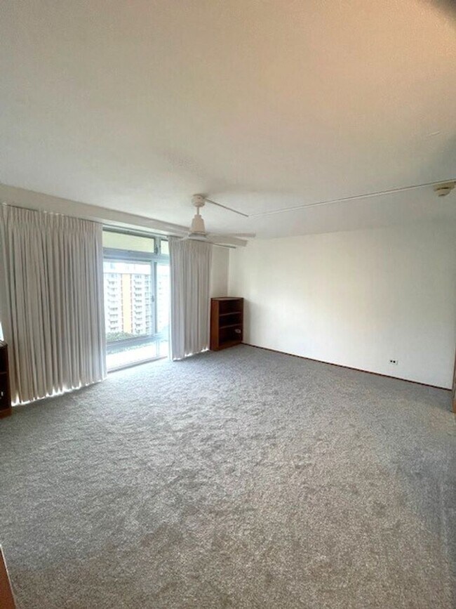 Foto del edificio - Beautiful 1 Bedroom / 1 Bath at Queen Emma Gardens