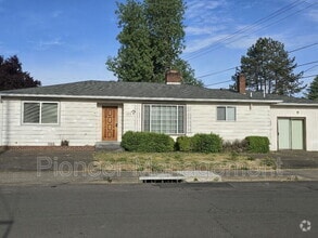 Building Photo - 622 W Pilger St