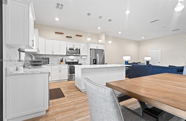 Foto del edificio - 9265 NW 16th St