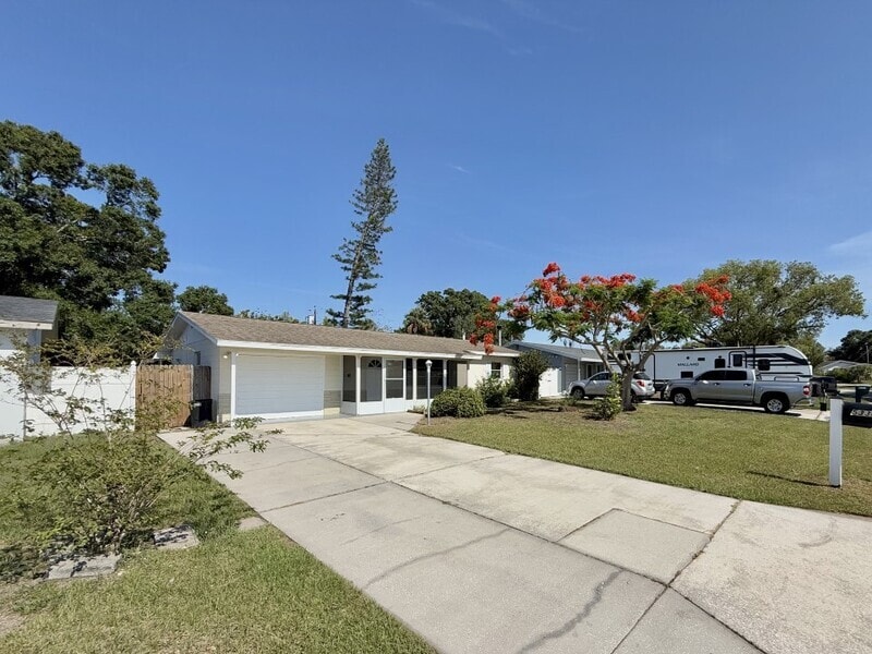 Photo - 5333 63rd Street North