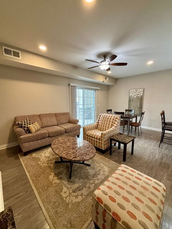 Foto del edificio - 2493 Sweet Home Rd