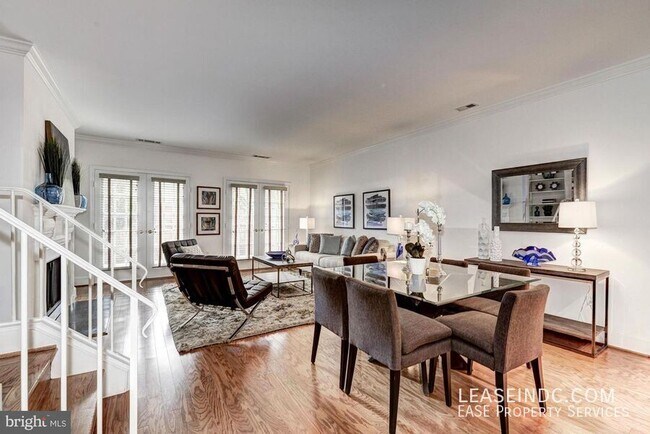 Foto del edificio - 3299 Sutton Pl NW