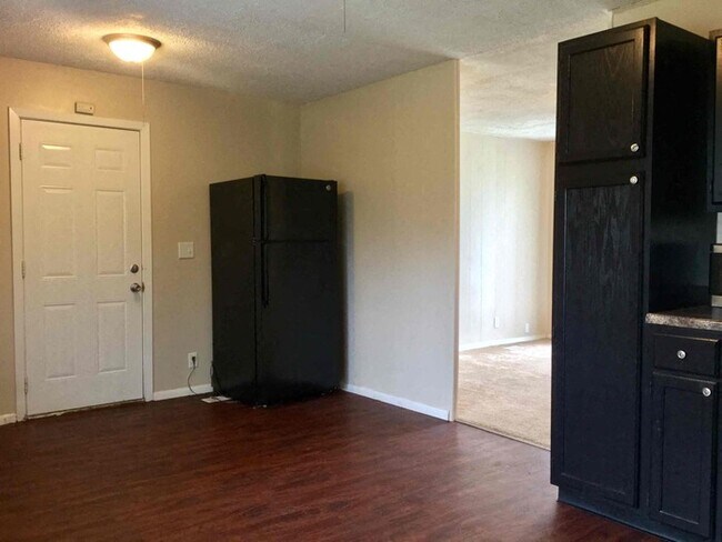 Foto del edificio - 8518 Meadowlark Dr