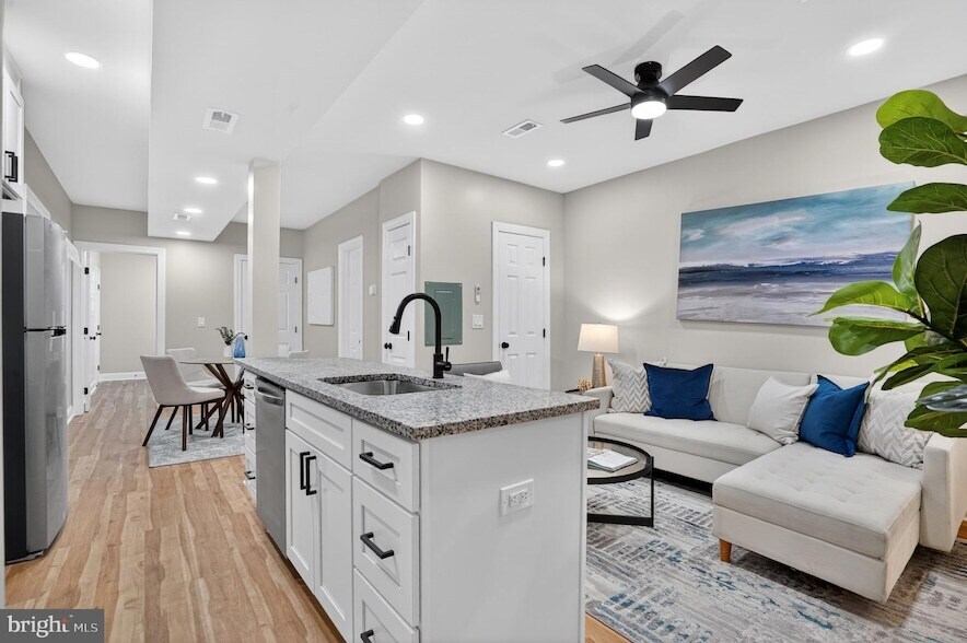 Foto principal - 212 36th St NE