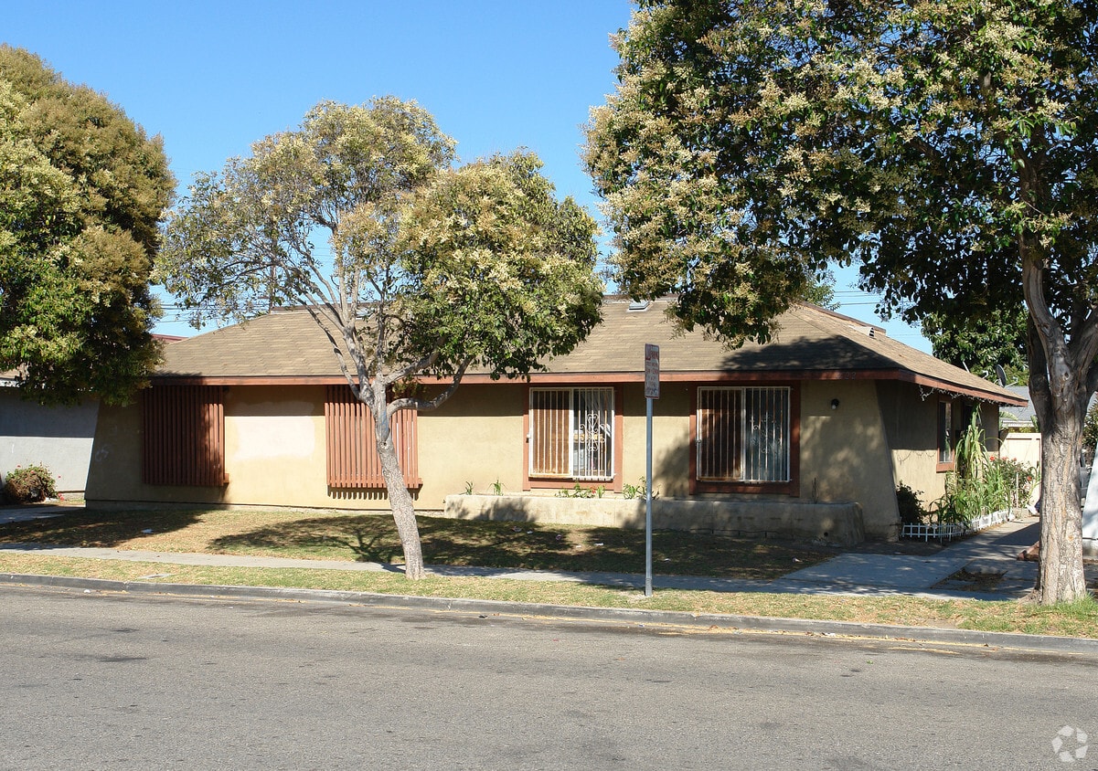 Primary Photo - 4520-4522 Terrace Ave