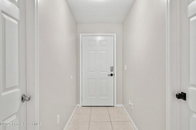 Building Photo - 158 Empress Ave