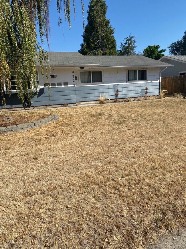 Foto del edificio - Large 3 bedroom 3 bath home