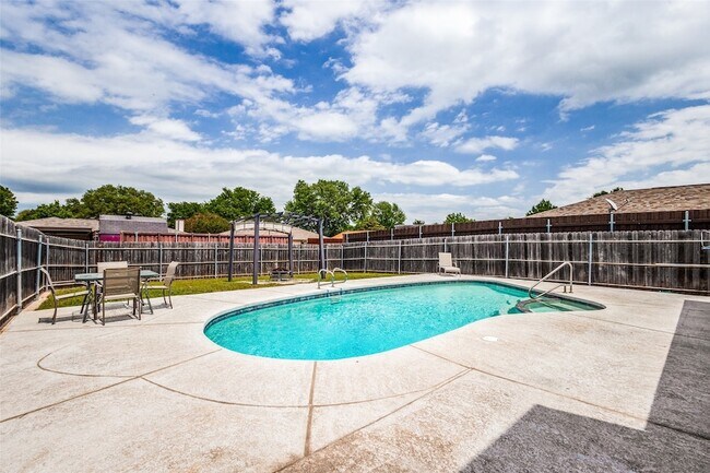 Foto del edificio - 1323 Lark Ln
