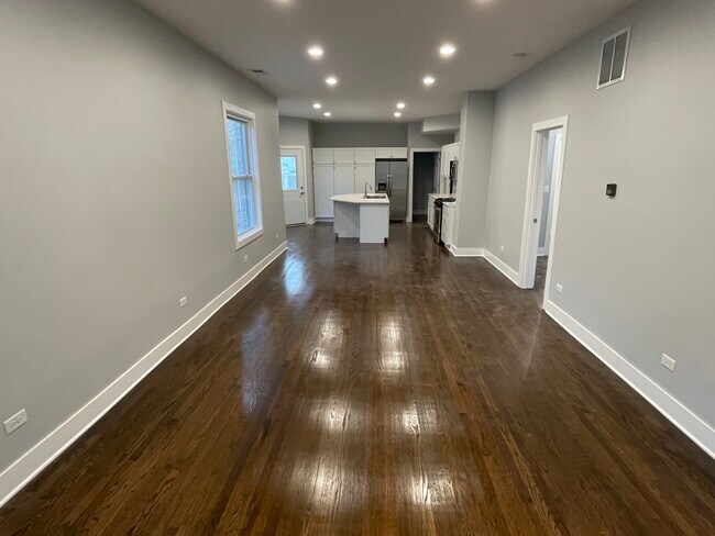 Foto del edificio - 2442 N Lawndale Ave