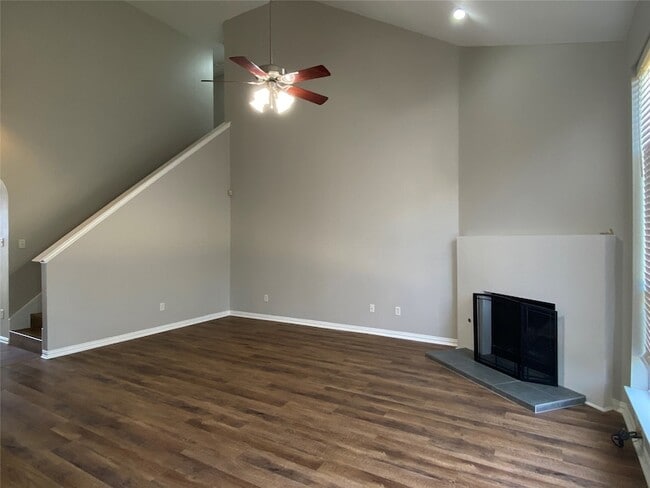 Photo - 1544 Commerce Dr House