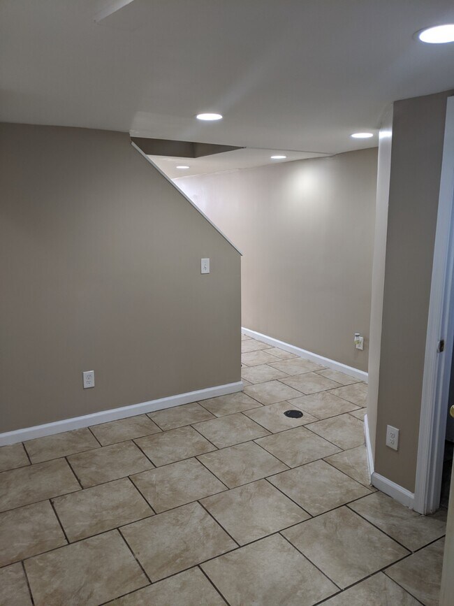 Foto del edificio - 7703 Hillsway Ave