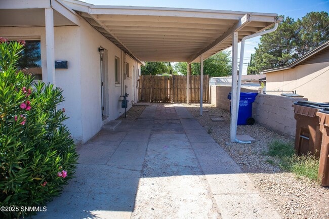 Building Photo - 1640 Smith Ave