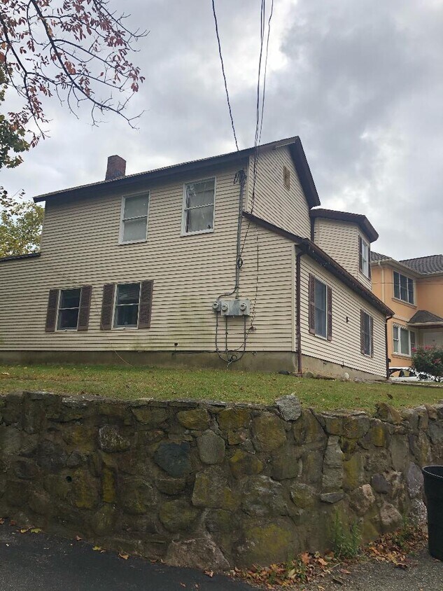 8 Roosevelt Ave Unit A, Butler, NJ 07405 Rentals in Butler at 8