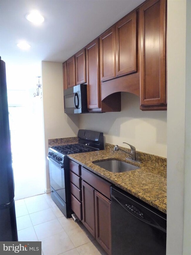 Building Photo - 3310 Woodburn Village Dr