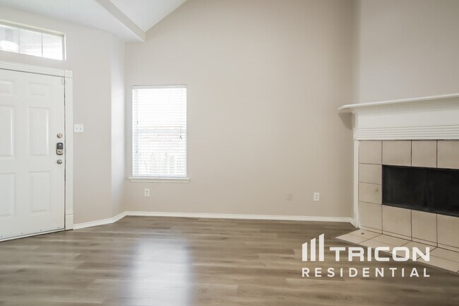 Foto del edificio - 18451 Sunrise Pines Dr