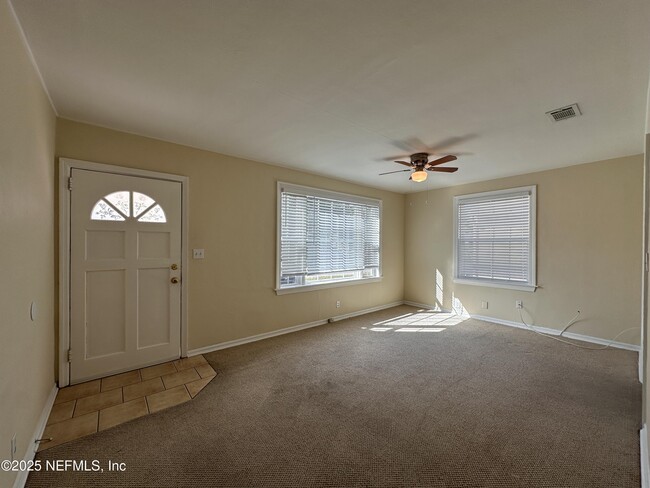 Foto del edificio - 1761 Lilly Rd E