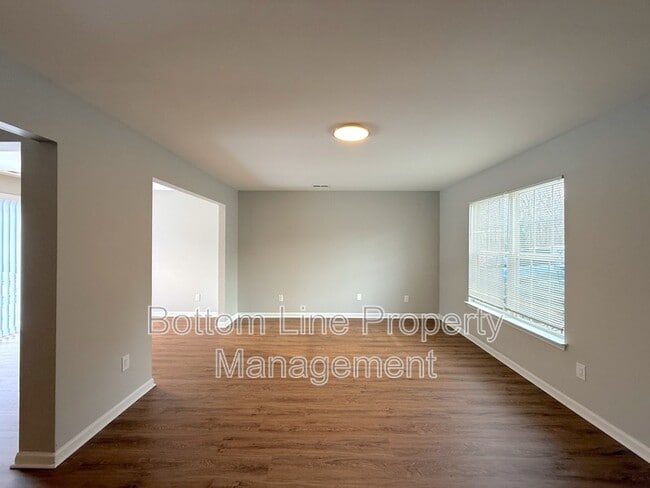 Foto del edificio - 7119 Henderson Valley Ln