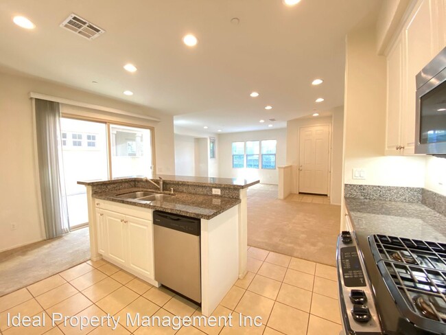 Building Photo - 3 br, 2.5 bath House - 978 Sweetbriar Ln #B