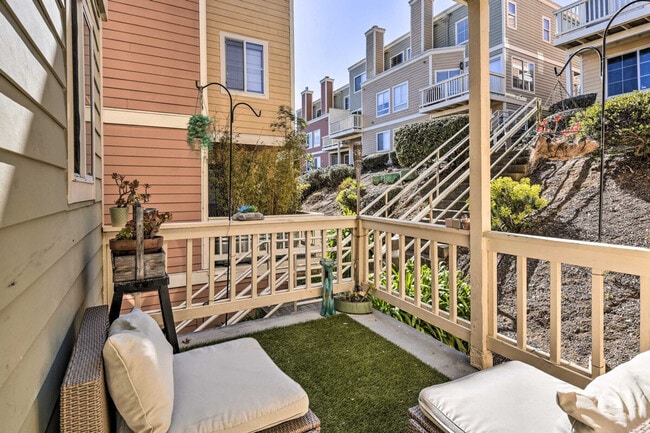 Building Photo - 800 Innes Ave