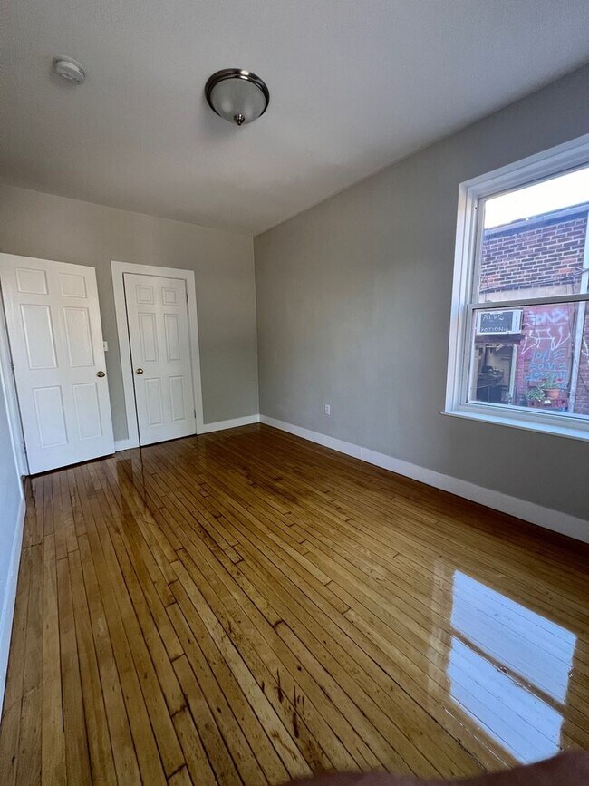 Building Photo - Fantastic Unit in Heart of Allston Near Everything!  Ht/HW Inc!