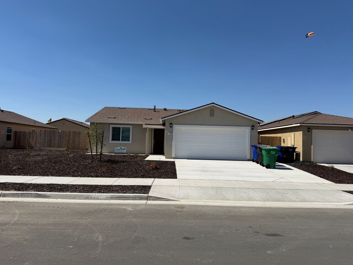 Foto principal - Beautiful Brand-New home for rent in Corcoran