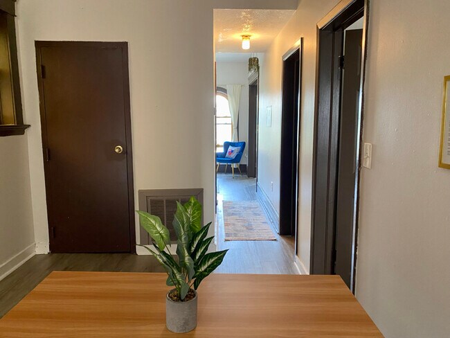 Foto del edificio - 3154 E 49th St