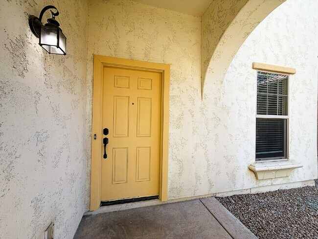 Foto del edificio - Charming Glendale Home with Spacious Lot & Prime West Valley Location!