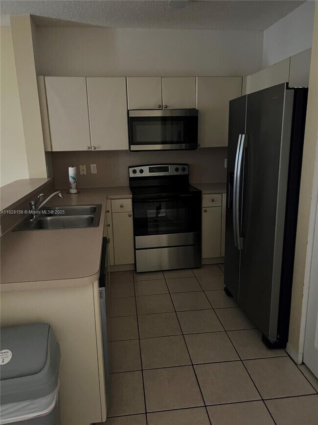 Foto del edificio - 2201 SE 24th Pl