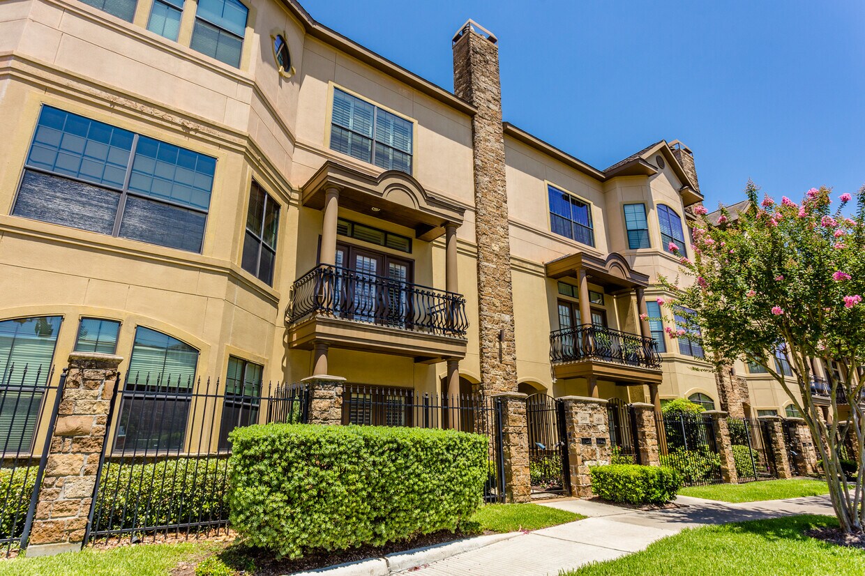 2403 Commonwealth St, Houston, TX 77006 Townhome Rentals in Houston TX