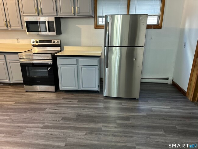 Building Photo - 704 Highland Ave