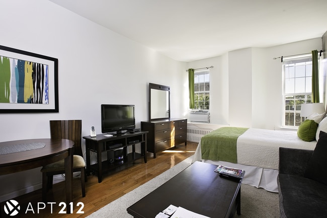 Building Photo - 322 E 39th St