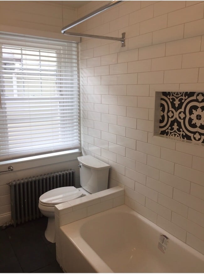 Building Photo - Modern remodeled home in Emmaus.