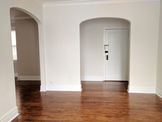 Dining Room (2) - 6910 Cermak Rd