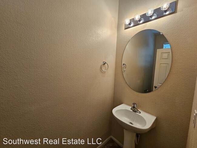 Building Photo - 4 br, 2.5 bath House - 7572 Swan Cove Court