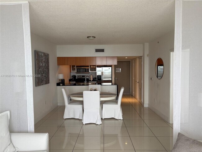 Foto del edificio - 1750 N Bayshore Dr