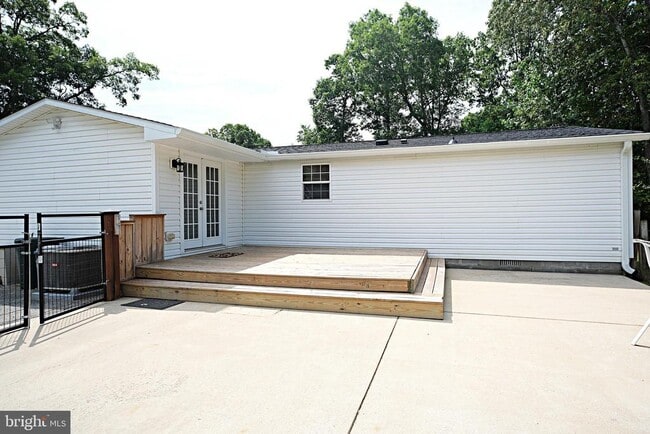 Building Photo - 45170 Settlers Ln